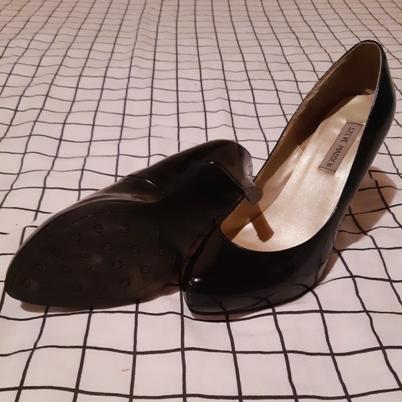 Black heels - Picture 2 of 2